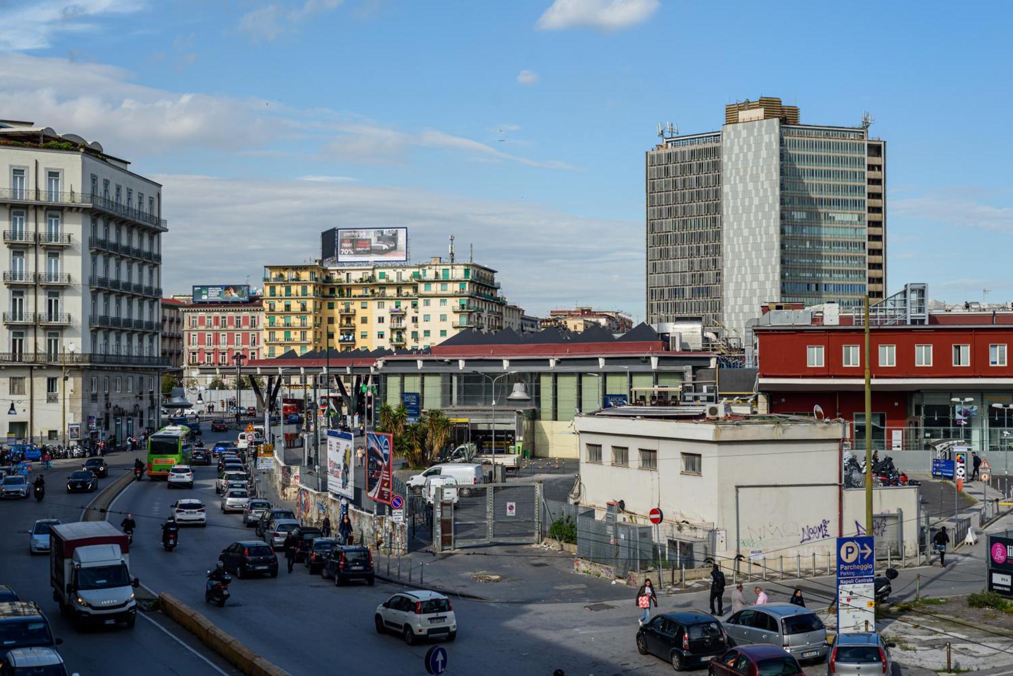 Napoli Centrale Di Fabio E Veronica Lt Bagian luar foto